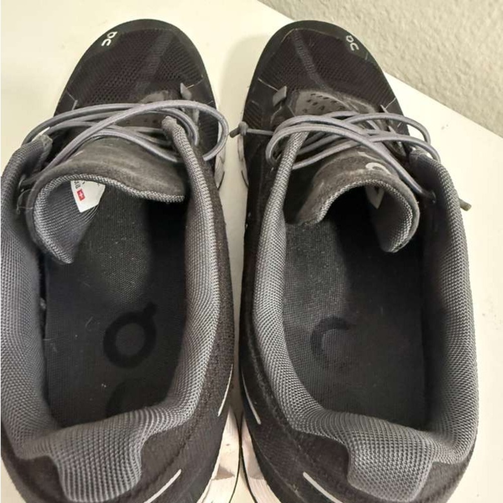 On Running cloud 5 women’s Black and White Athletic Shoes - Picture 9 of 10